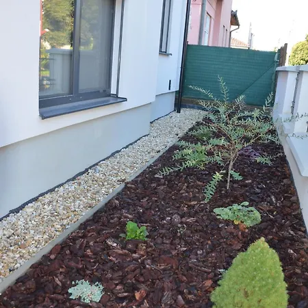 Byvanie Pri Parku, Apartamento *